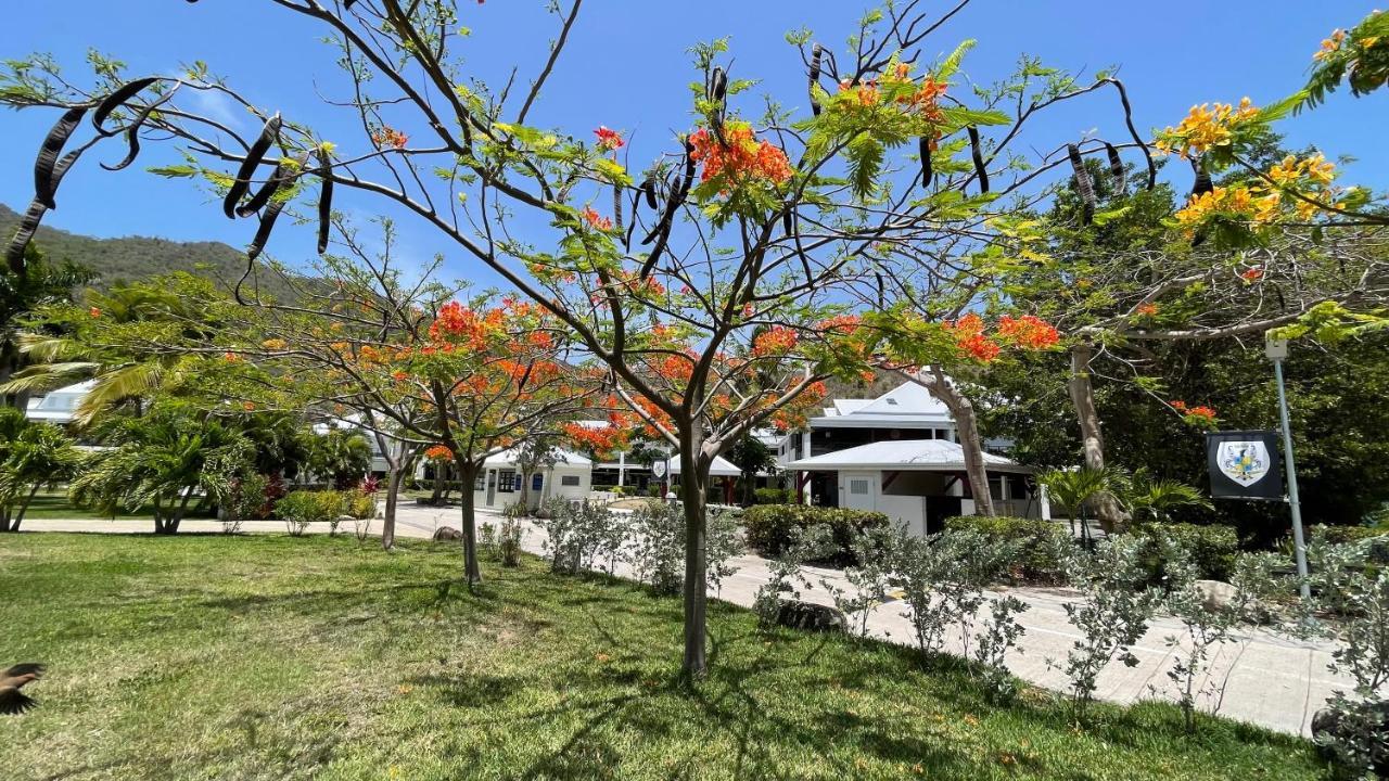 Island Escape, Marina Paradise & Beach Adventures Cul de Sac Ngoại thất bức ảnh