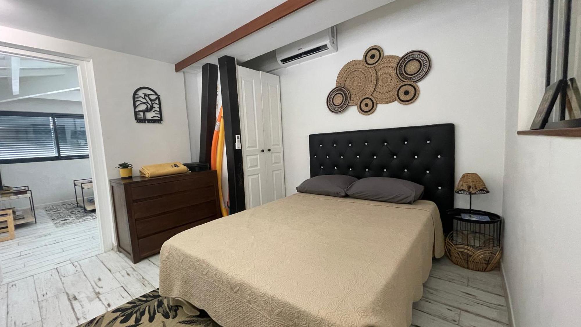 Island Escape, Marina Paradise & Beach Adventures Cul de Sac Ngoại thất bức ảnh